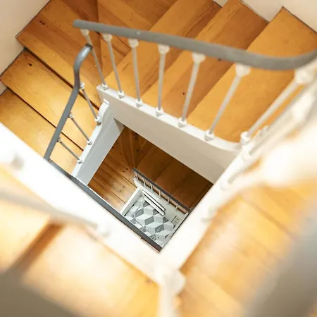Hostwise - Stylish Flat Near Bica Elevator アパート *