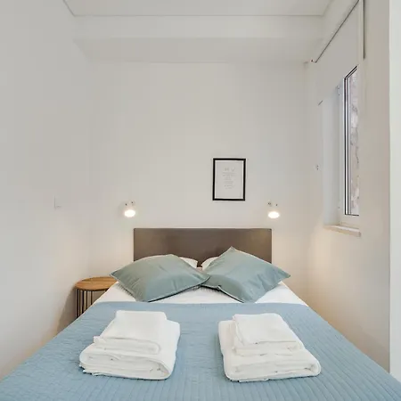 Hostwise - Stylish Flat Near Bica Elevator アパート *
