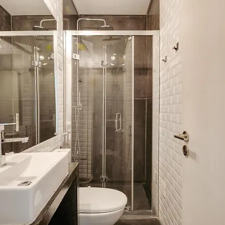 アパート Hostwise - Stylish Flat Near Bica Elevator