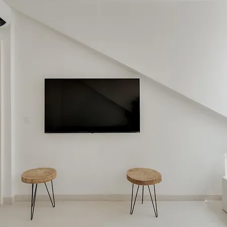 Hostwise - Stylish Flat Near Bica Elevator 公寓 *