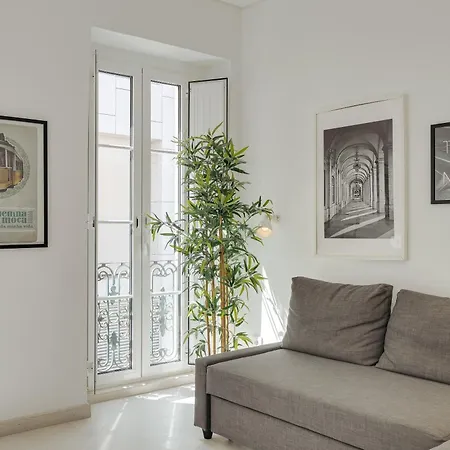 Hostwise - Stylish Flat Near Bica Elevator 公寓