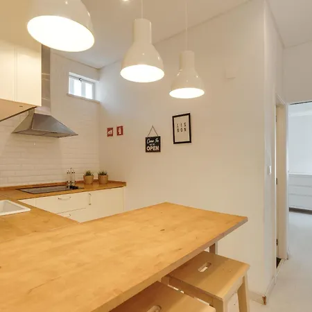 Hostwise - Stylish Flat Near Bica Elevator 公寓