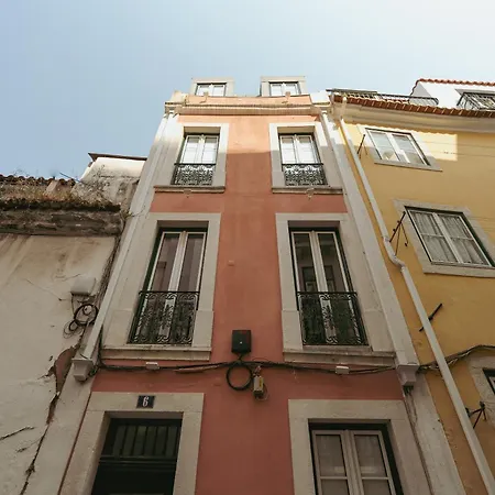 Hostwise - Stylish Flat Near Bica Elevator 公寓 *