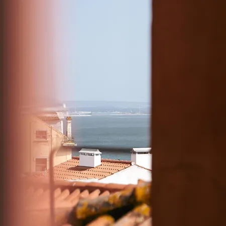 Hostwise - Stylish Flat Near Bica Elevator Lisboa
